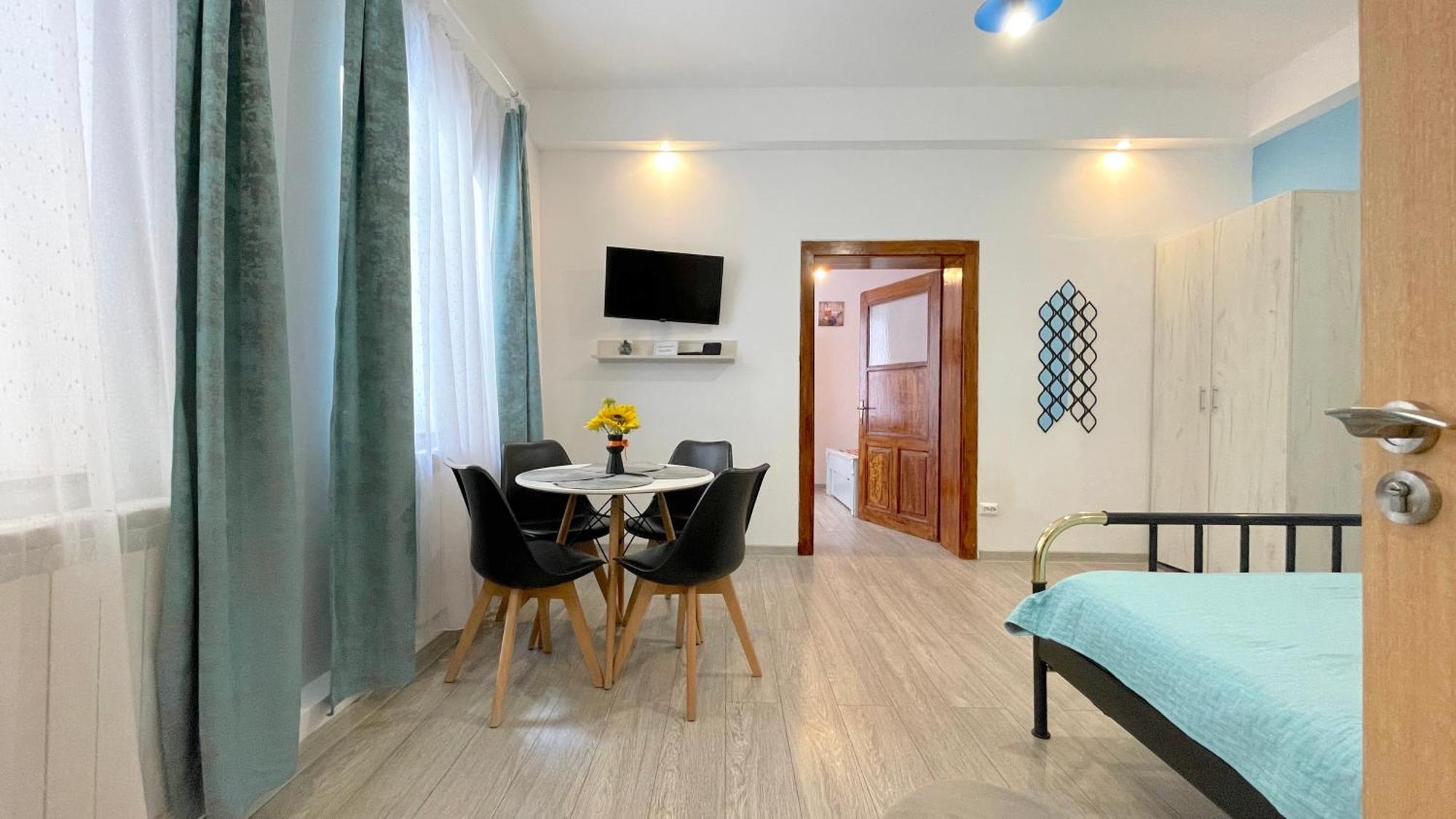 Evu Long Street Braşov