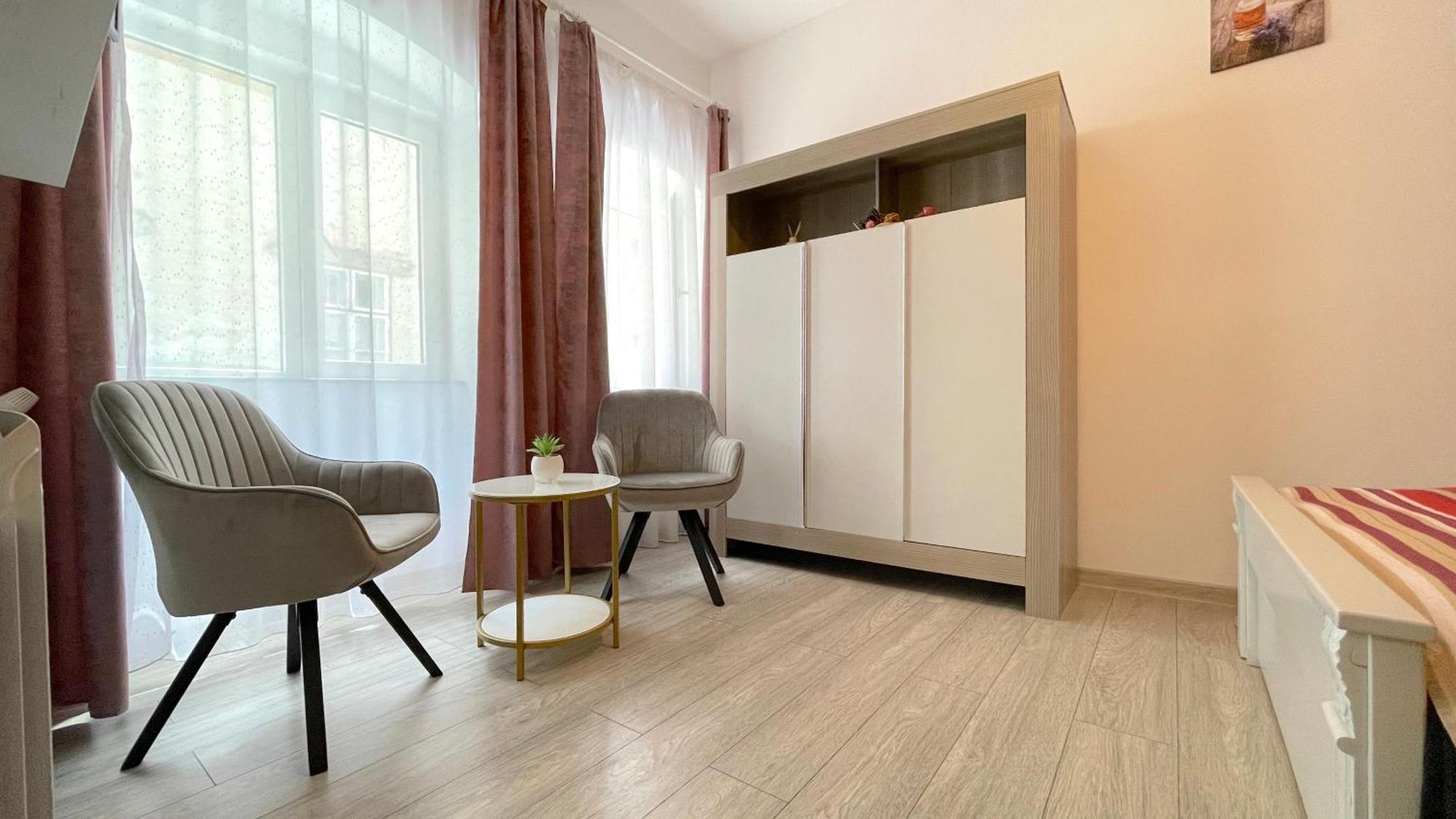 Evu Long Street Braşov