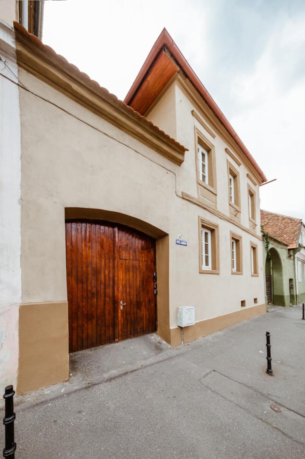 Evu Long Street Appartamento Braşov