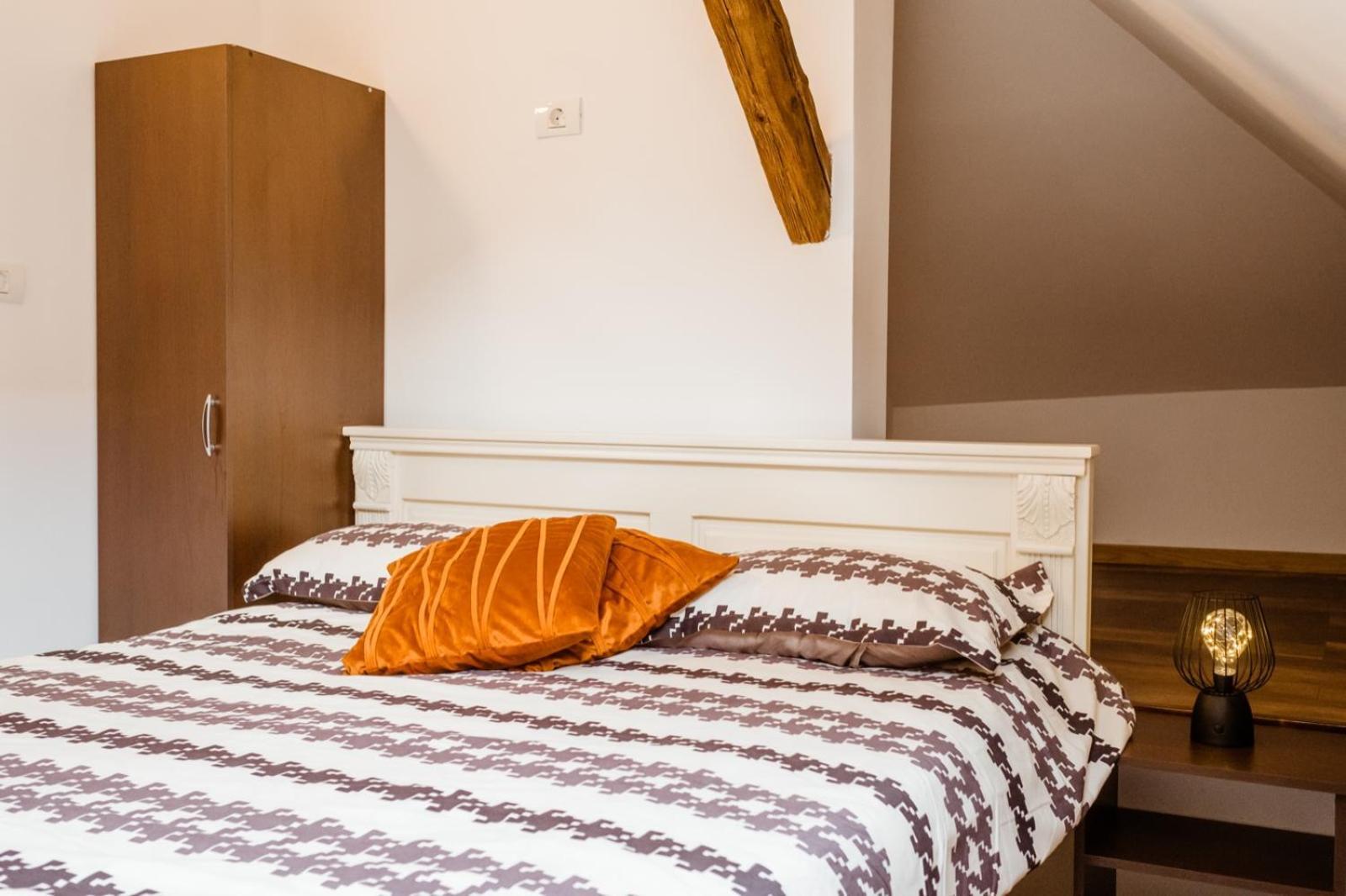 Evu Long Street Braşov